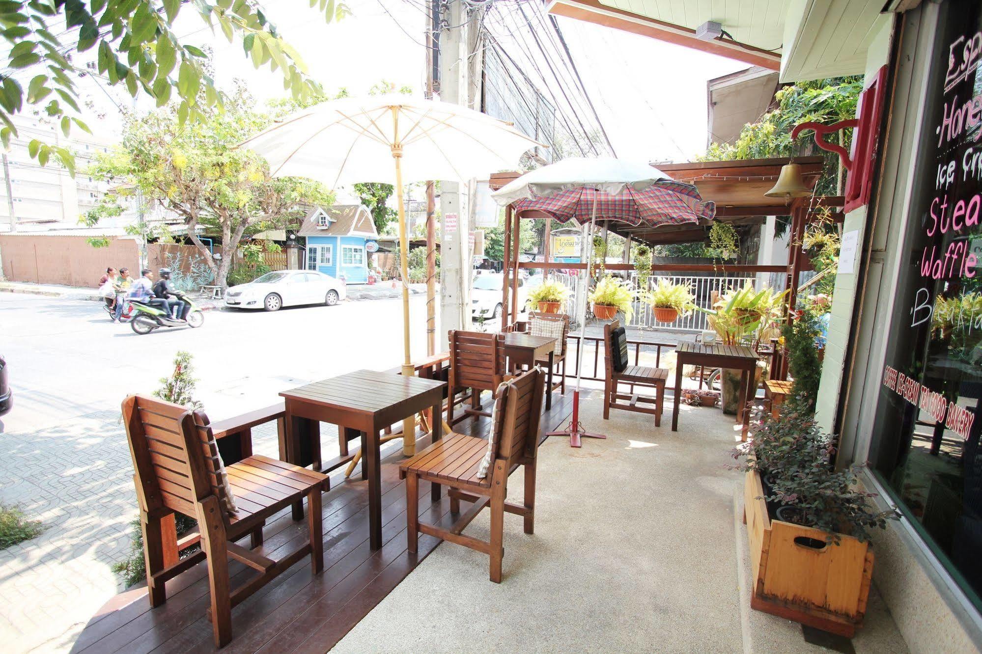 Chanchala Cafe & Hostel HHQ Exterior foto